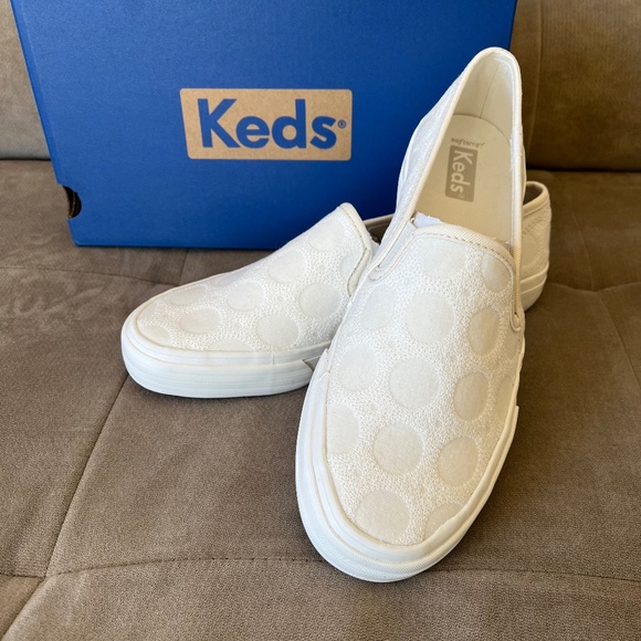 NIB - Double Decker Circle Dot Slip On Sneaker - Picture 2 of 5